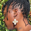 Boucles d’oreilles fleurs en cauris artisanales – Farafina