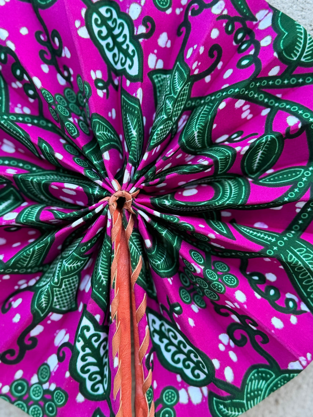 Éventail pliable wax rose fuchsia & vert – Floral