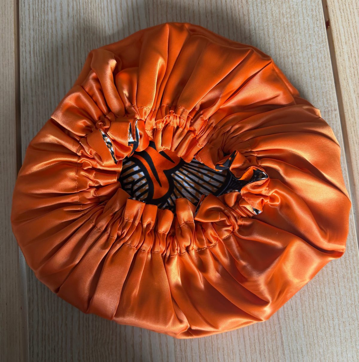 Bonnet en satin réversible – Wax & satin