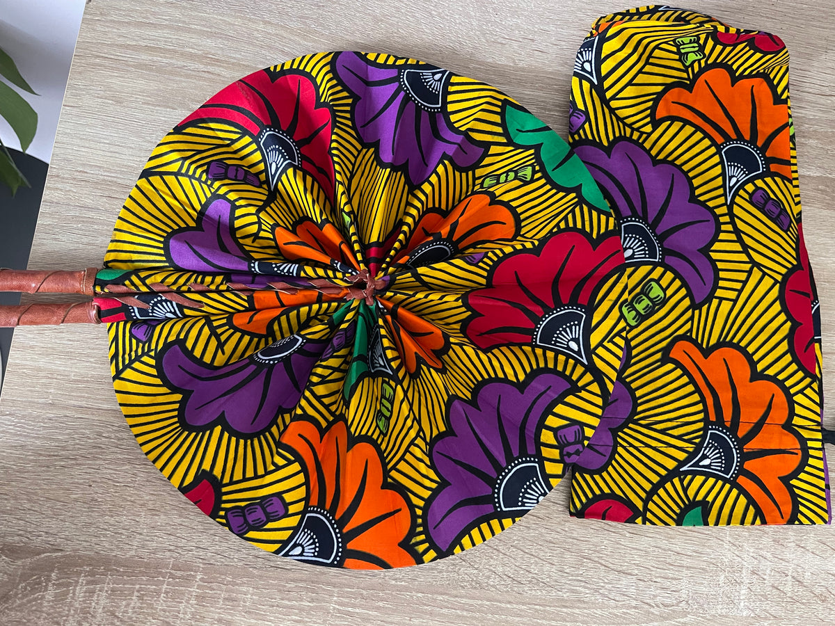 Éventail africain en wax multicolore avec pochette assortie