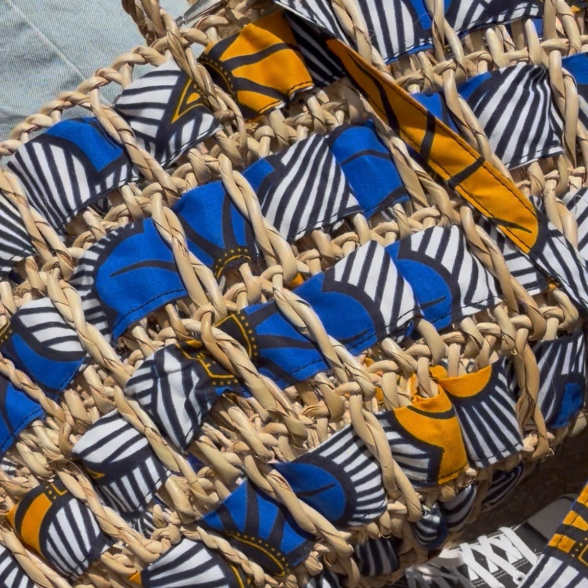 Panier tressé wax bleu & jaune