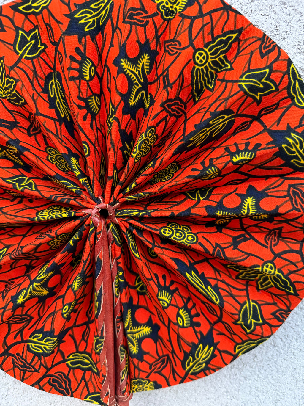 Éventail wax orange pliable – Motif floral