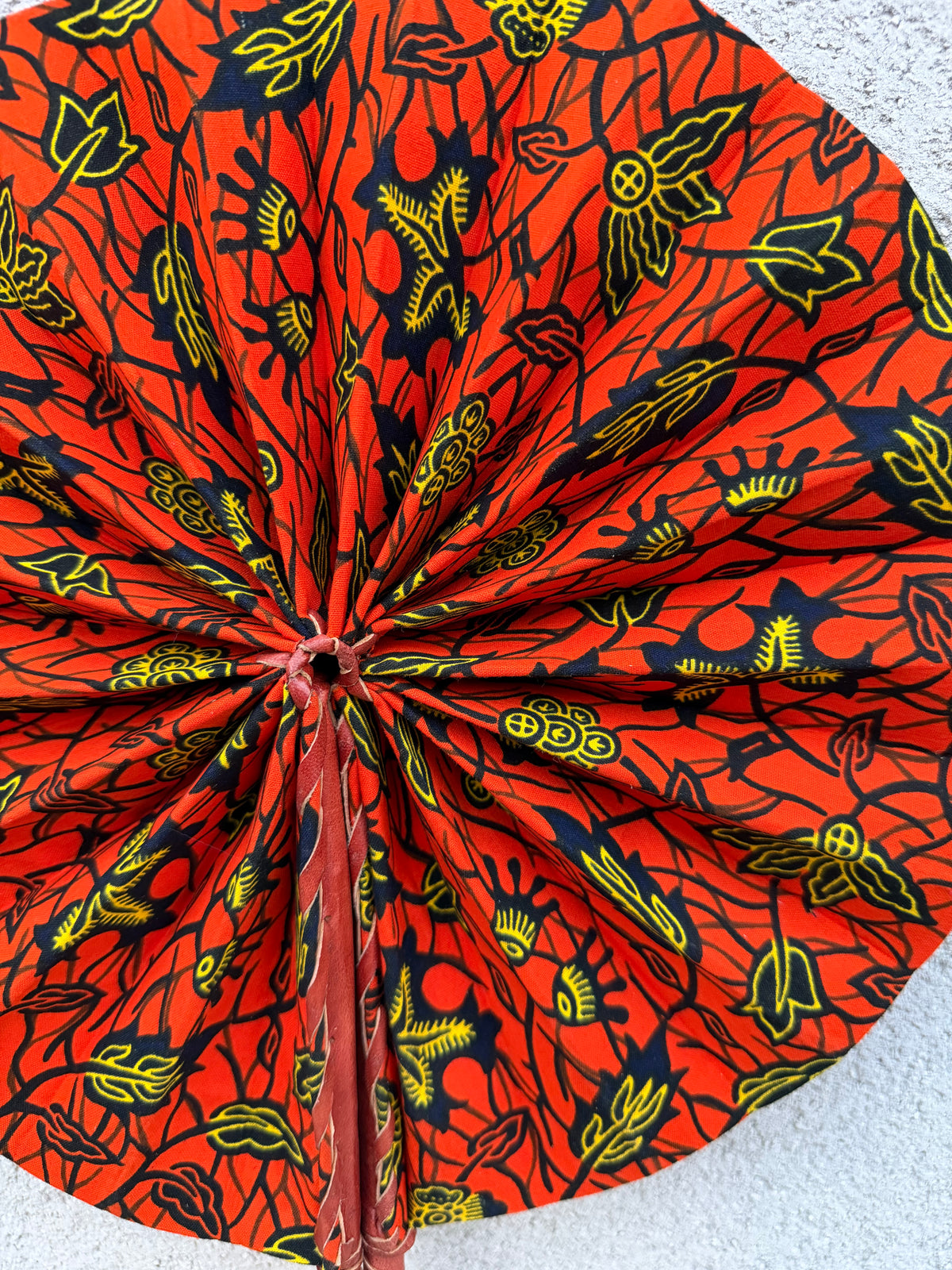 Éventail wax orange pliable – Motif floral