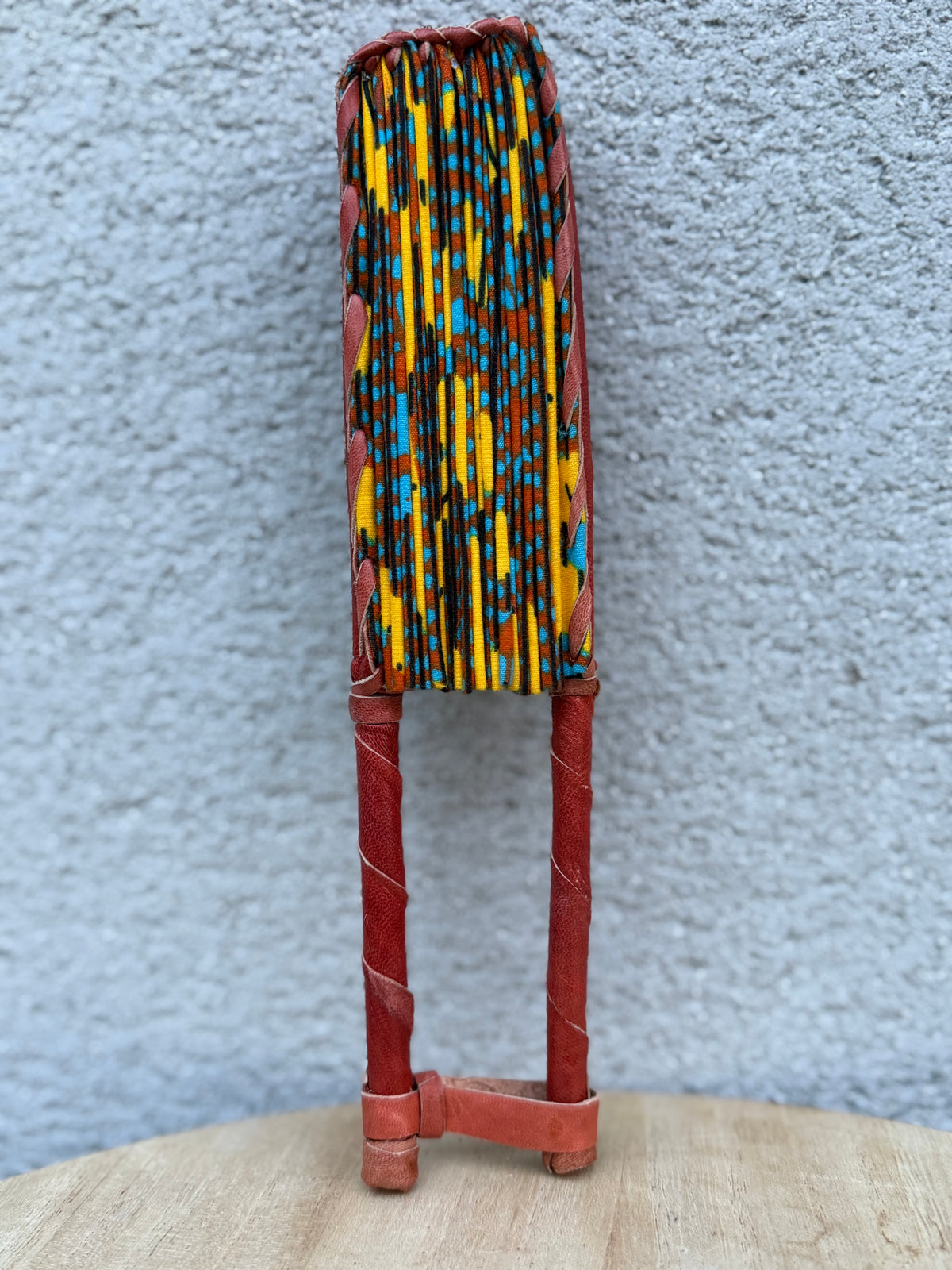 Éventail wax pliable jaune, marron & bleu – Graphique