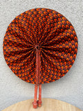 Éventail africain en wax orange et noir – Éventail pliable