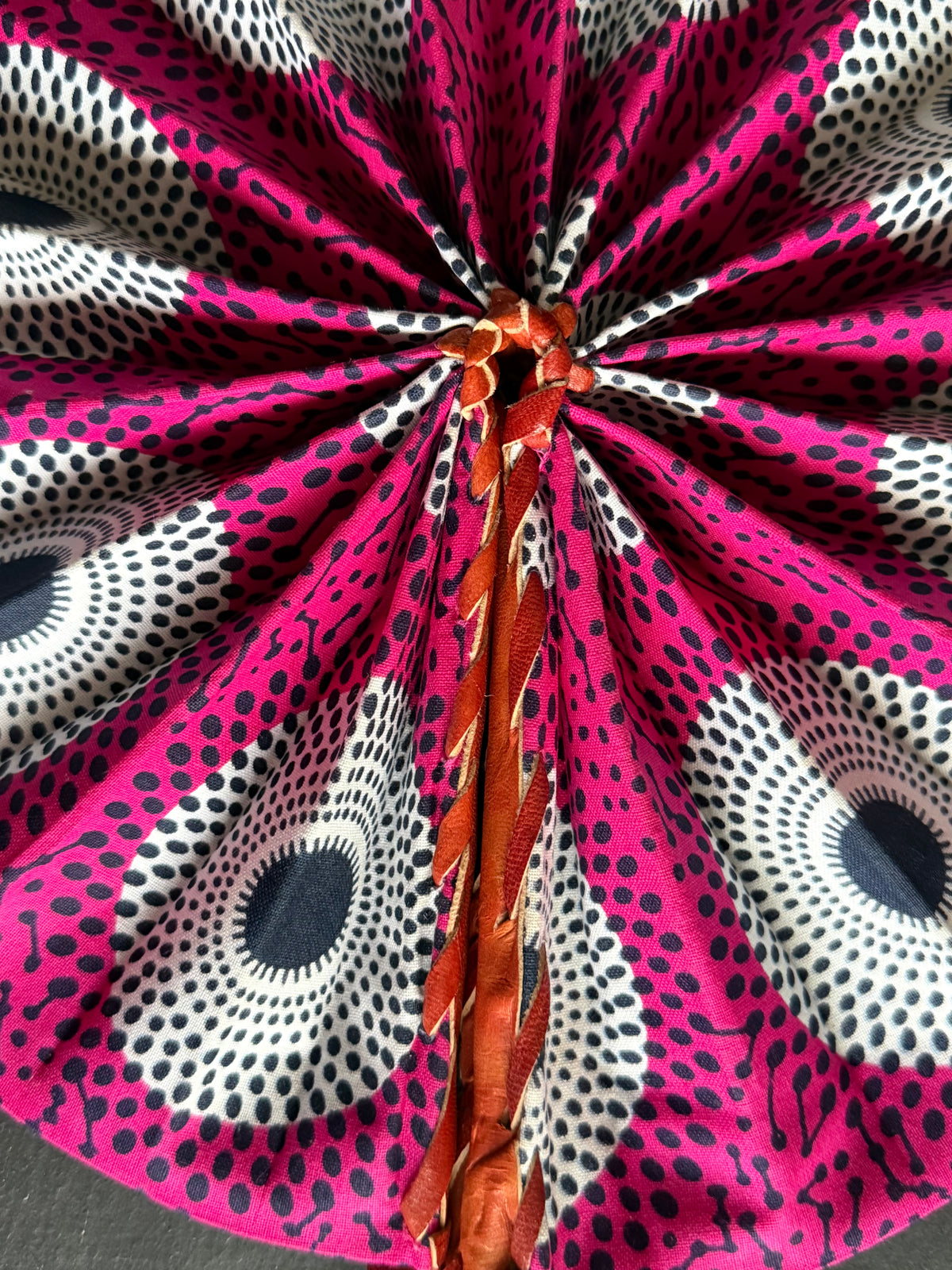 Éventail africain en wax rose – Éventail pliable artisanal