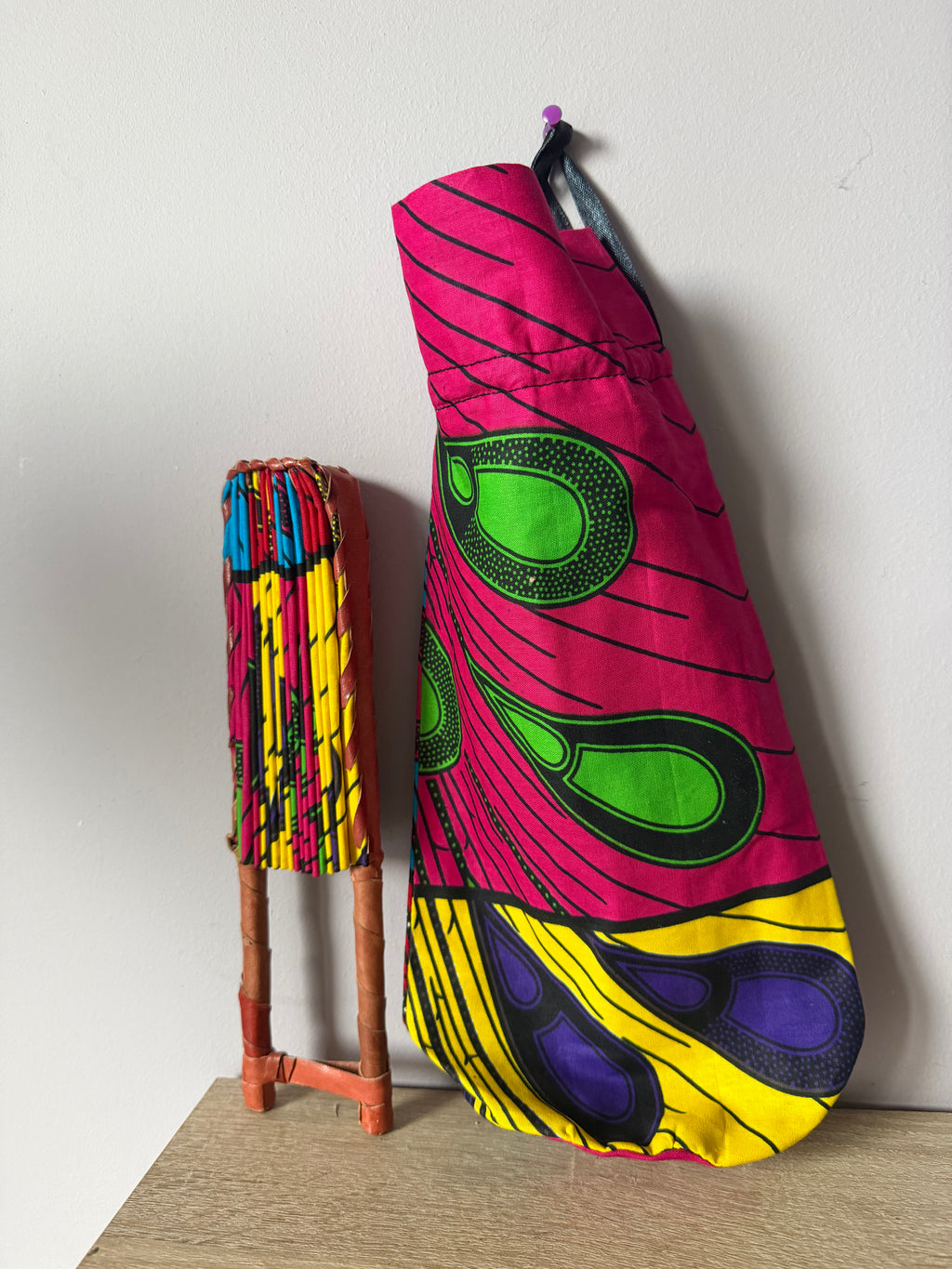 Éventail africain en wax fait main avec pochette – multicolore